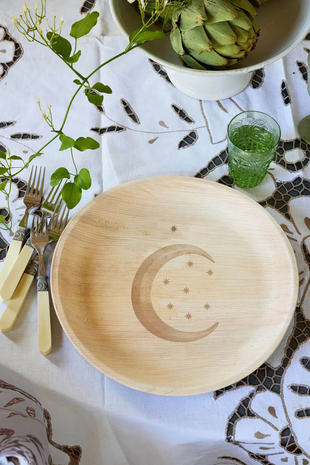 maaterra compostable palm leaf plate with moon & stars design.