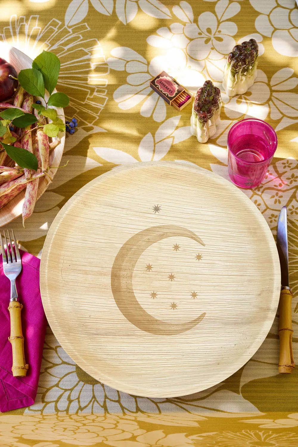 maaterra compostable palm leaf plate with moon & stars design.