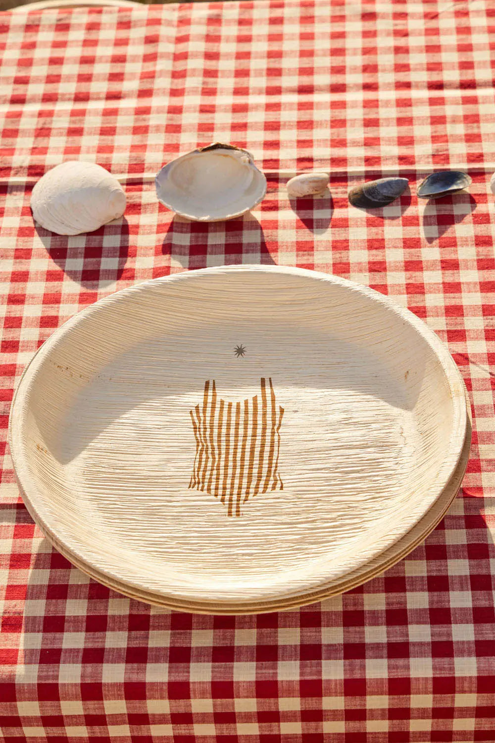 maaterra compostable palm leaf plate with my-o, my-o, maillot design.