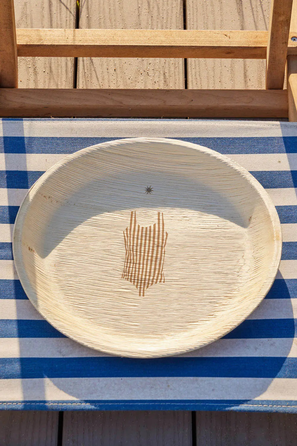 maaterra compostable palm leaf plate with my-o, my-o, maillot design.