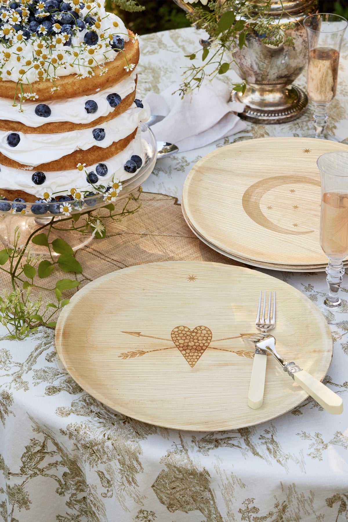 maaterra compostable palm leaf plate with stone heart design and wedding theme. 