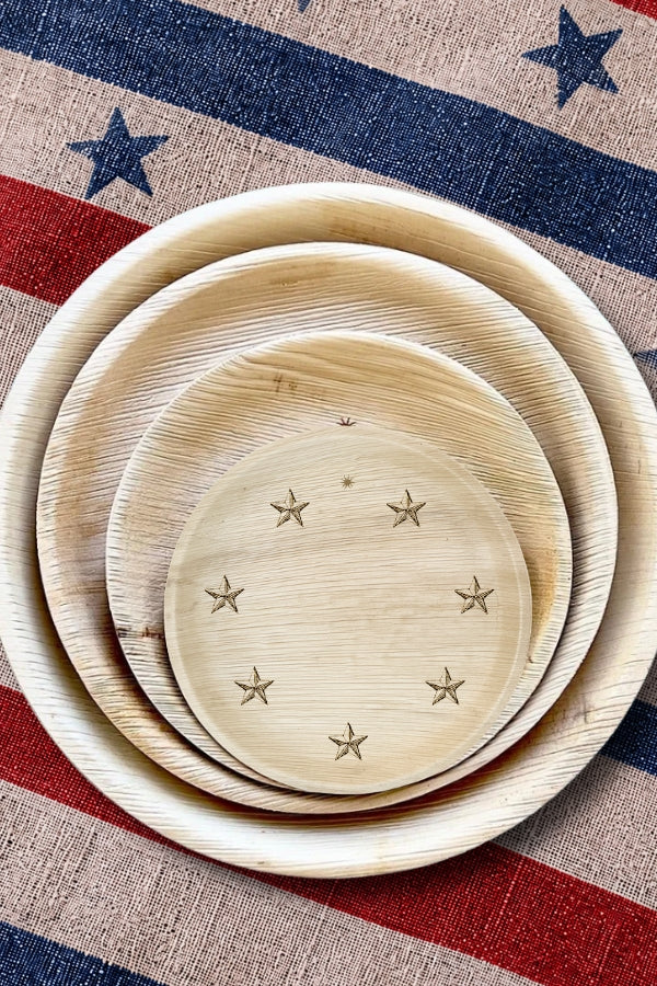 maaterra compostable palm leaf plates with Star Wreath design for July 4th