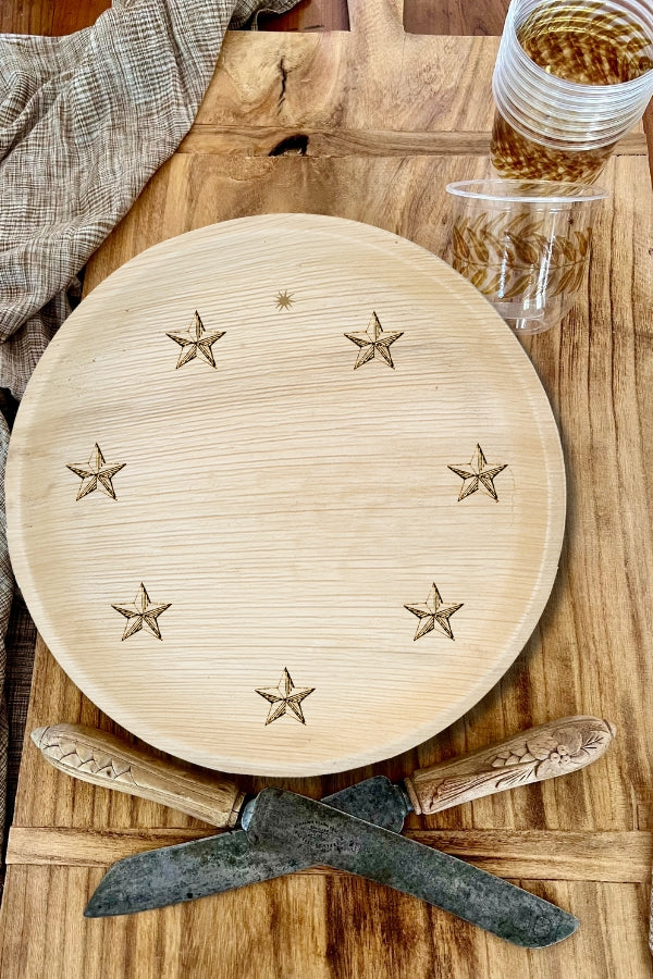 maaterra compostable palm leaf plate with Star Wreath design for July 4th