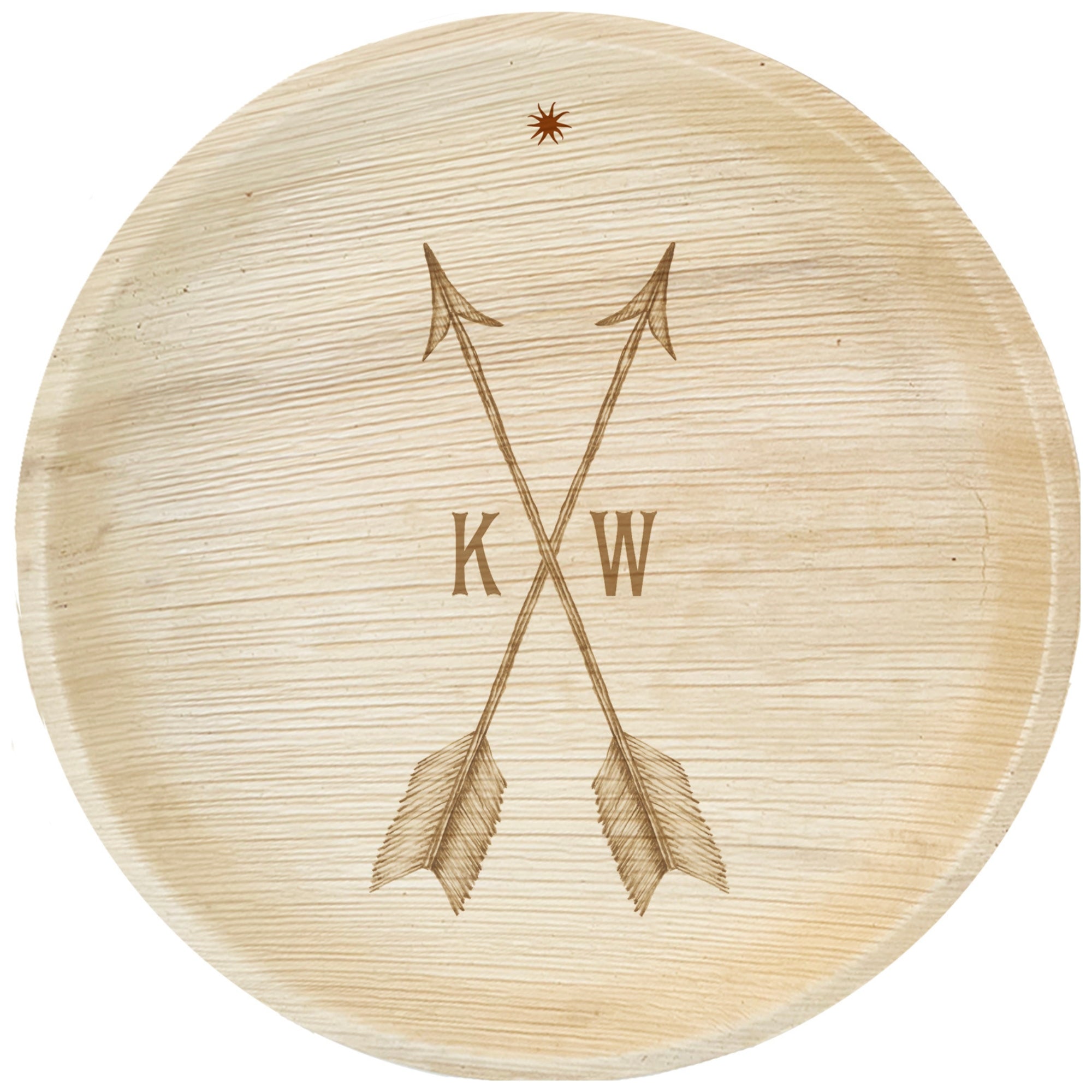 maaterra compostable palm leaf plate with  custom arrows engraving over white background.