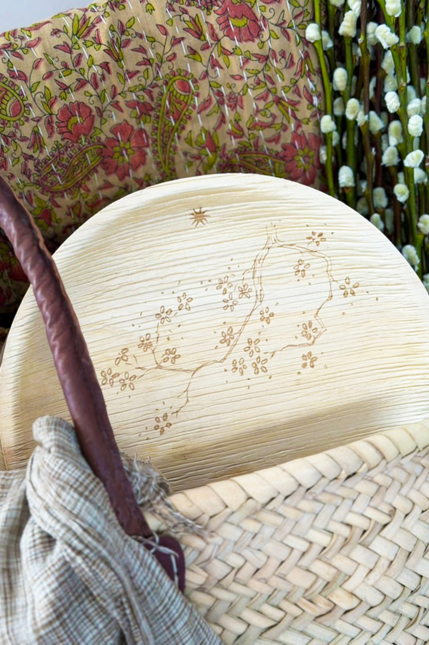 Palm leaf maaterra plate with snow in the summer design and in a basket.