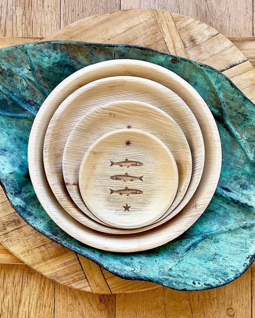 maaterra set of compostable palm leaf plates with stacked fish design. 