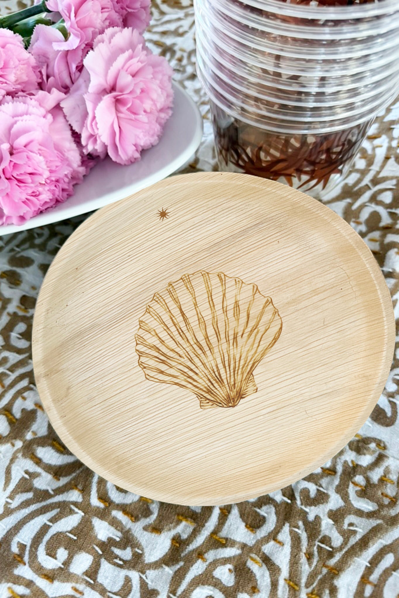 maaterra compostable palm leaf plate with stacked scallops and cups. 