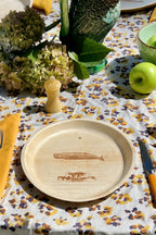 maaterra compostable palm leaf with whale tale design in an outdoor dining setting. 