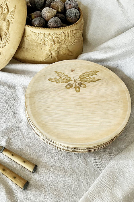 maaterra compostable palm leaf plate with acorn design